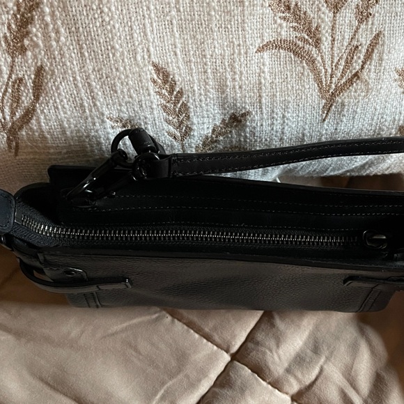 Coach Swagger Crossbody Black Leather Crossbody or Shoulder Bag A1532-53032 - Picture 6 of 9